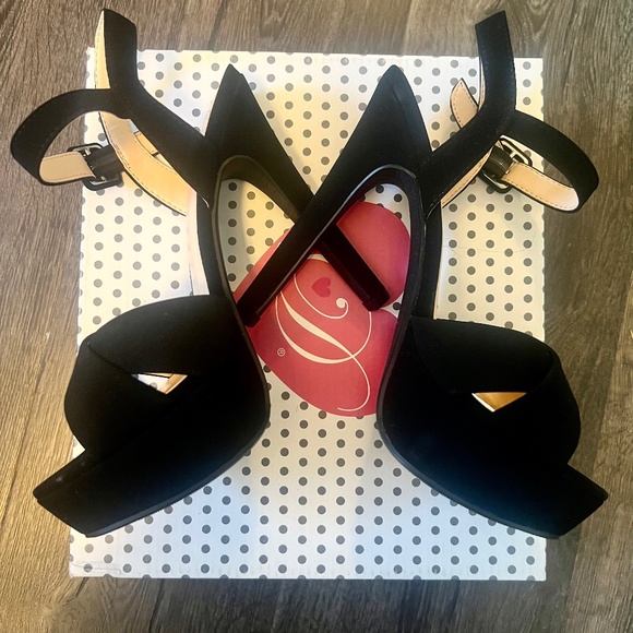 Platform Heels - Picture 1 of 3